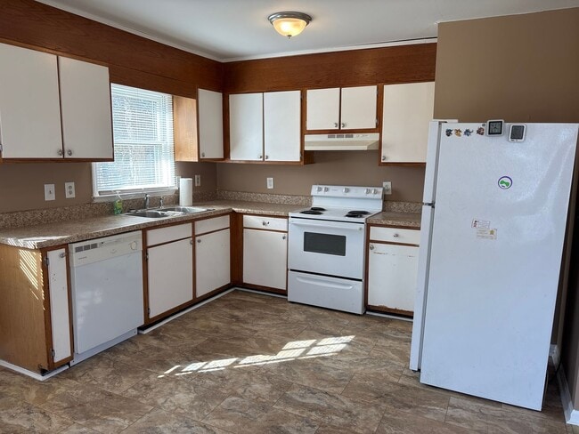 Building Photo - 3 Bedroom Convenient to A&T and Downtown Greensboro!