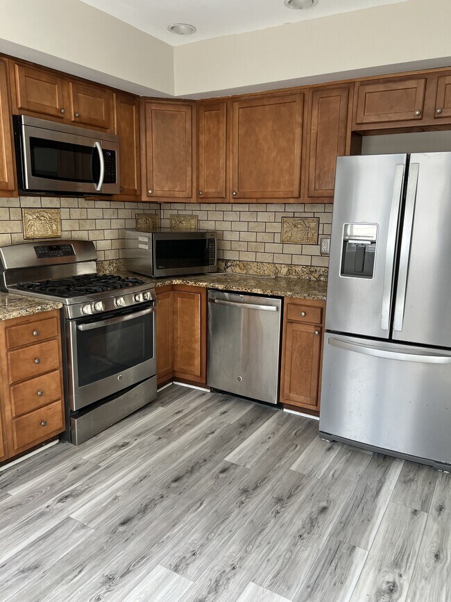 Building Photo - 230 Mercer St