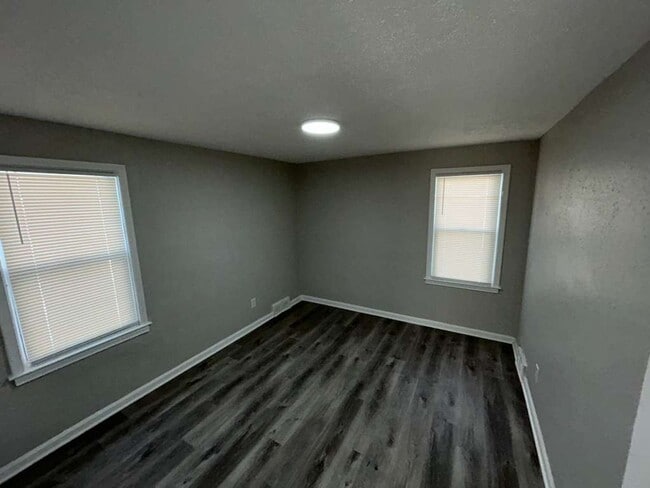 Building Photo - Spacious 3-Bedroom Colonial