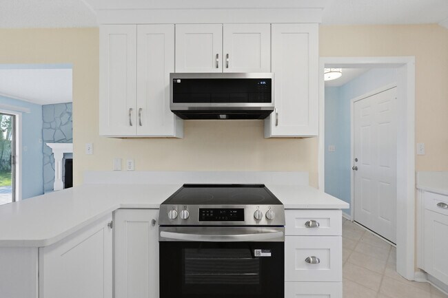 Building Photo - 349 Primrose Cir
