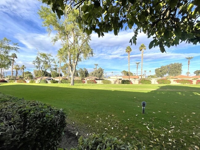 Building Photo - AVAILABLE NOW!  3 Bedroom 2 Bathroom Condo in Sunrise Country Club