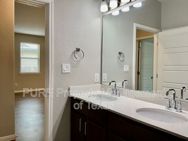 Building Photo - 128 Earl Keen St