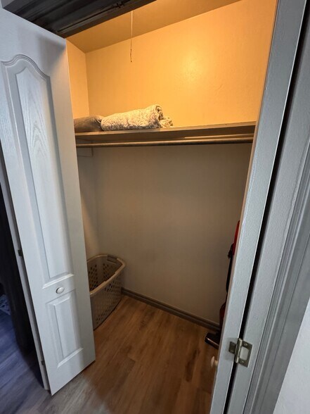 Building Photo - 1207 W Gore Blvd