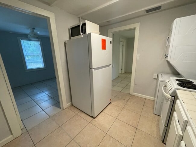 Building Photo - Beautiful 2 Bed 1 Bath House In Fifth Ave Neighborhood