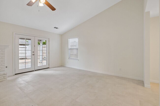 Building Photo - NW Visalia Home Coming Soon!