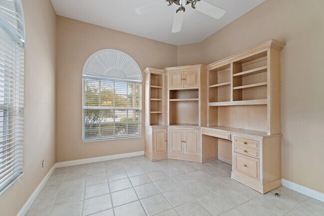 Building Photo - 8120 SE Paurotis Ln