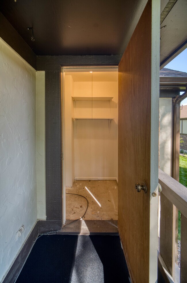 Building Photo - 8235 Poplar Ln