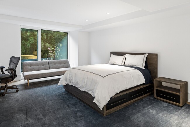 Building Photo - 2121 Webster St