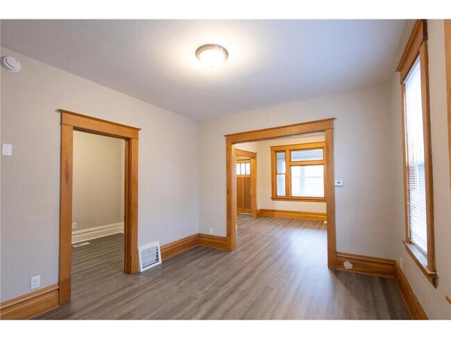 Building Photo - 810 Concordia Ave