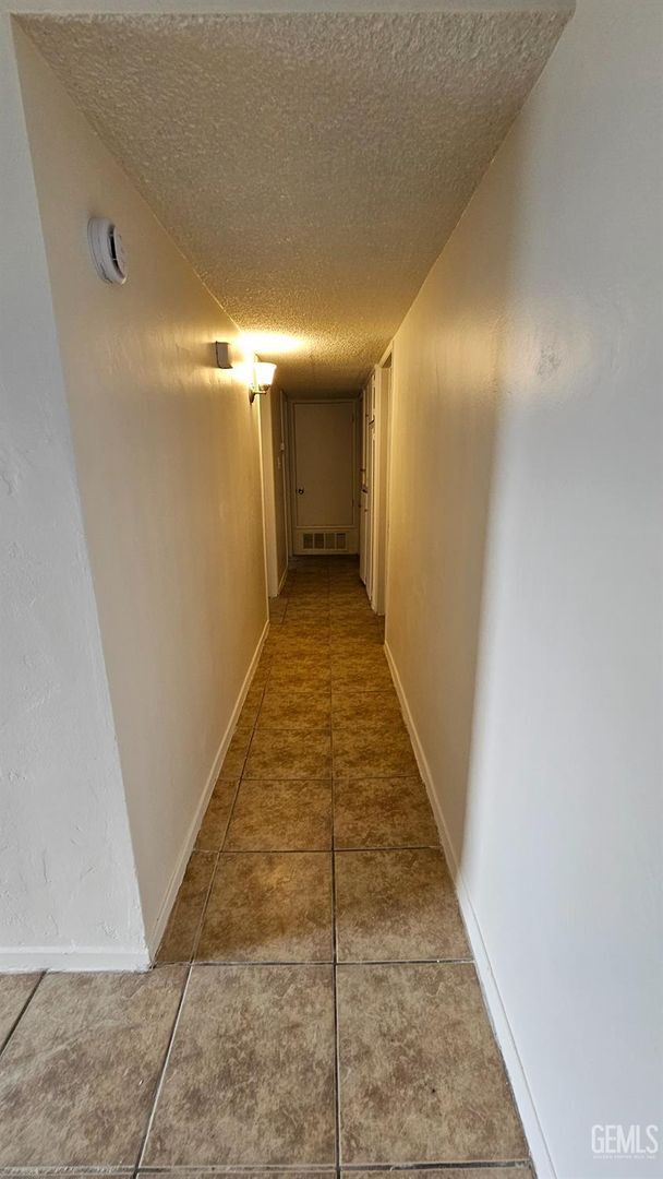 Building Photo - South Bakersfield Home for Lease 3 Bed 1.7...