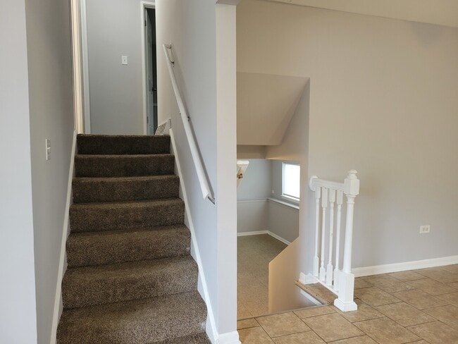 Building Photo - 906 Blackhawk Dr