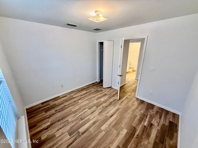 Building Photo - 622 Briar Way Ln