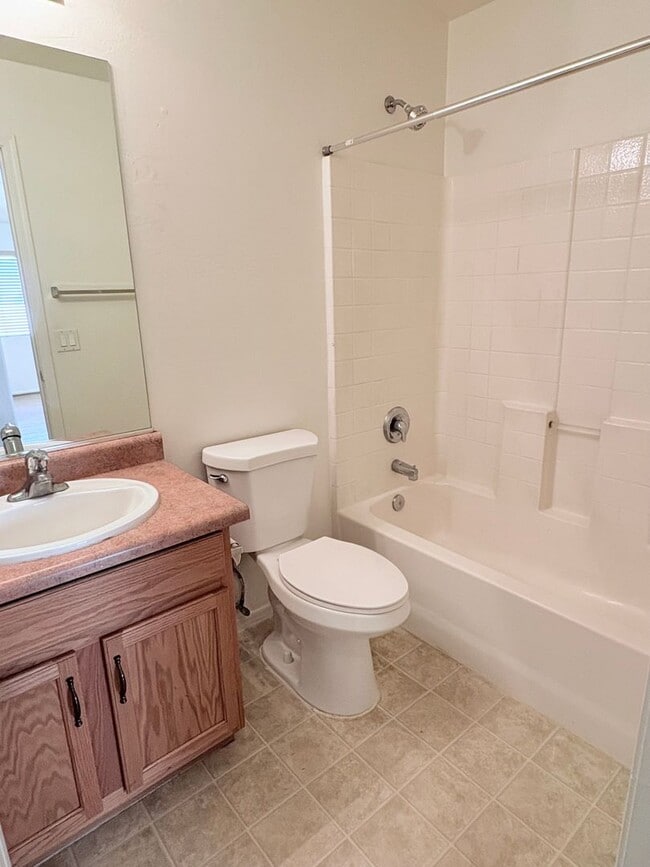 Building Photo - 3-bedroom, 2-bathroom home with walled bac...