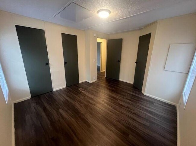 Building Photo - 502 9th St SW