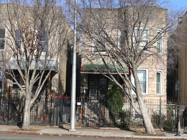 Primary Photo - 3408 W Chicago Ave