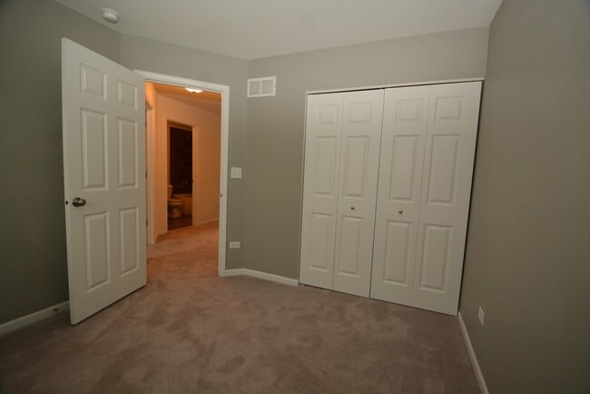Building Photo - 2953 Madison Dr