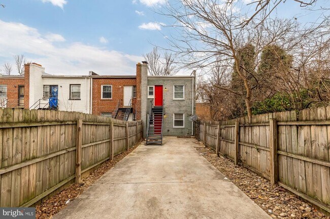 Building Photo - 4131 Hunt Pl NE