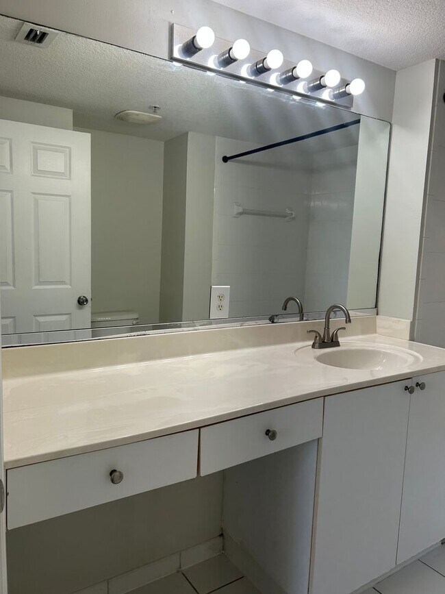 Building Photo - LARGEST 2 BEDROOM APT CORAL SPRINGS  Rustic Reclaimed Oak Wood Like Flooring