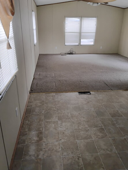 Building Photo - 713 N Linn St