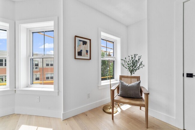 Building Photo - 208 Spencer Ave