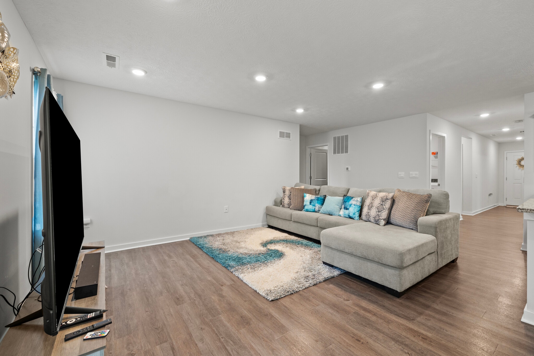 Building Photo - 5969 Hollett Dr S