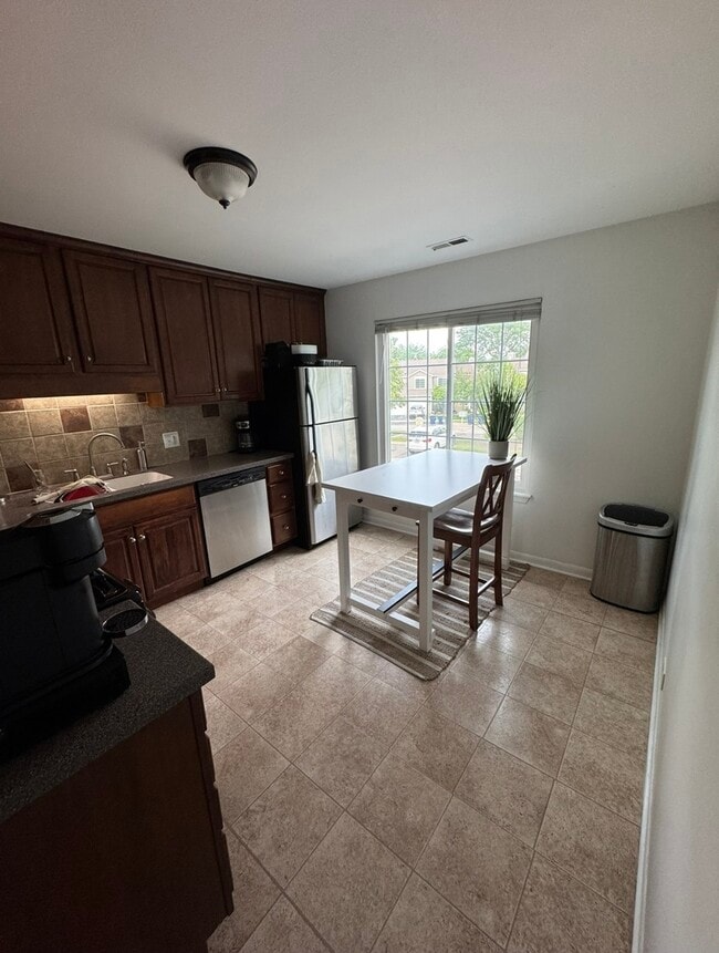 Building Photo - 974 Mallard Cir