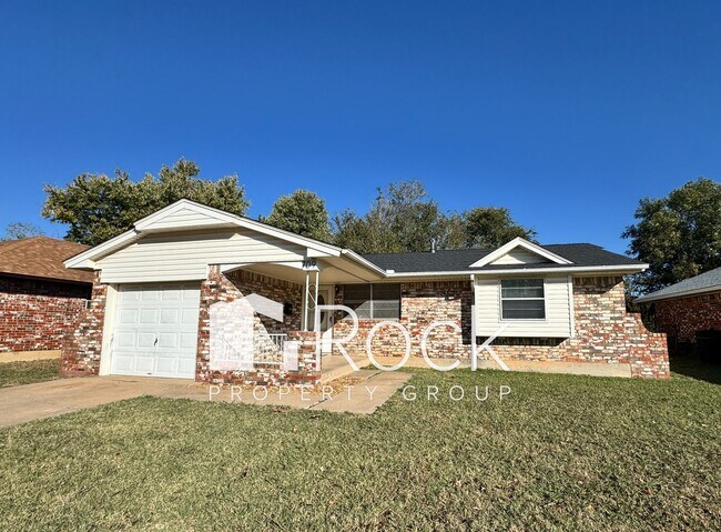Primary Photo - 3Bed/1Bath Home in Moore with Covered Fron...