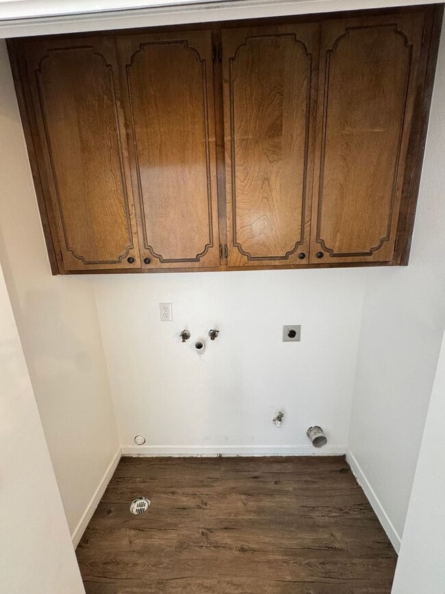 Building Photo - 3951