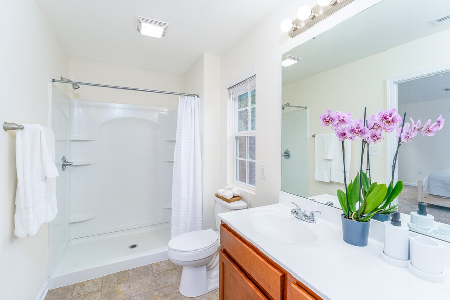 Building Photo - 131 High Bluff Cir