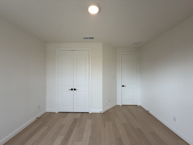 Building Photo - 2463 Bussey Dr