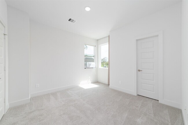 Building Photo - 3007 Ventas Dr