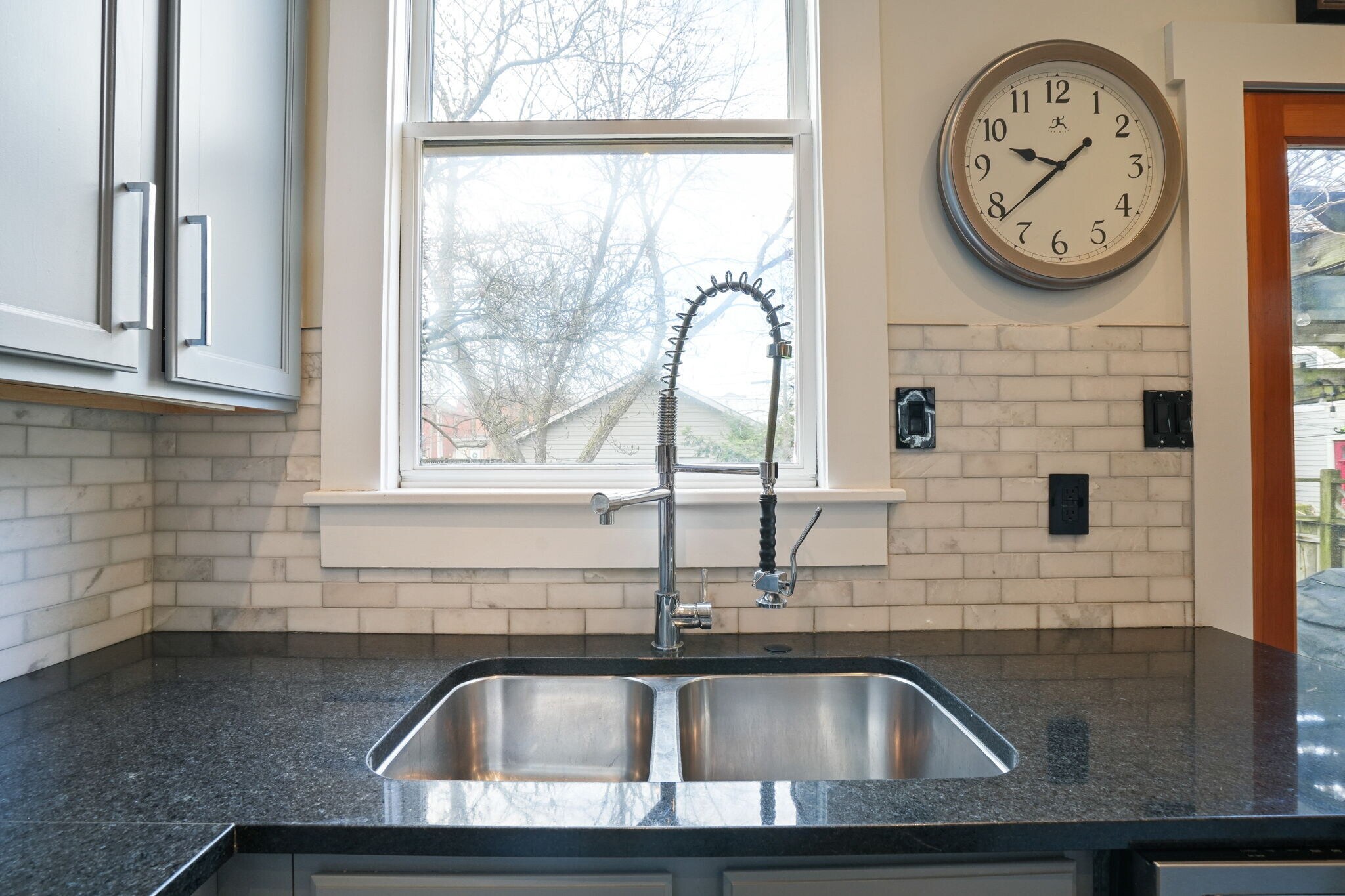 Building Photo - 77 W 2nd Ave