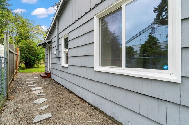 Building Photo - Cute Tacoma 2bed / 1bath Home