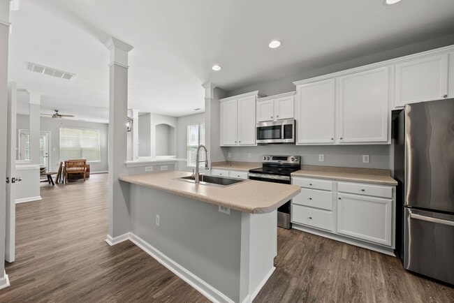 Building Photo - 8916 Camden Park Dr