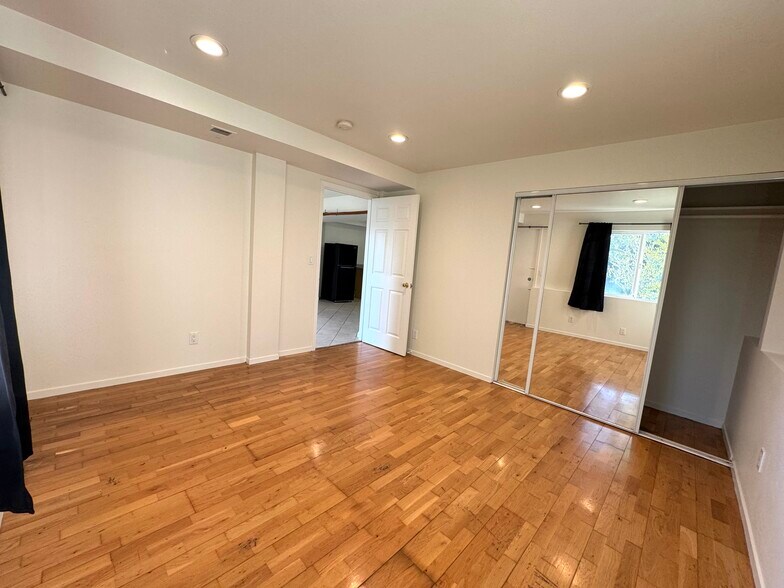 Building Photo - 1315 Skyline Dr