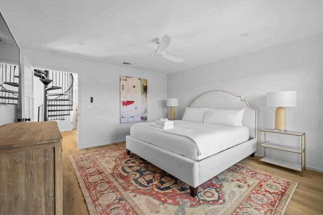 Building Photo - 2701 Bumble Bee Dr