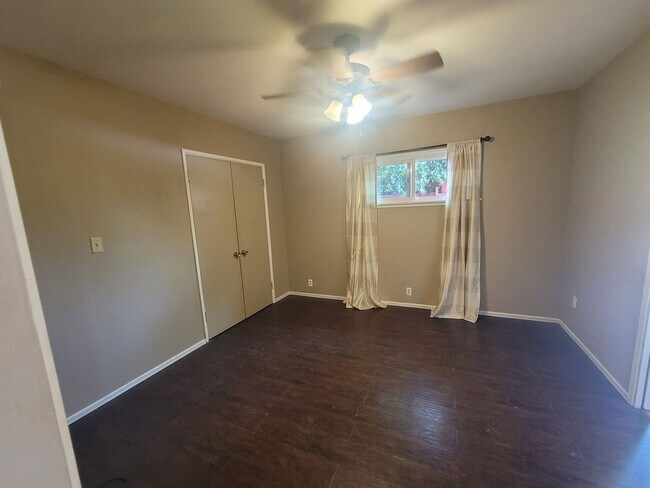 Building Photo - Single-Story 4-Bedroom Apartment in Yucaipa!