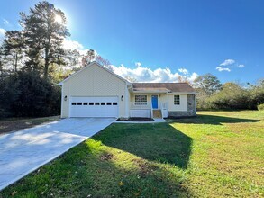 Building Photo - Beautiful 3 Bedroom Home in the Heart of L...