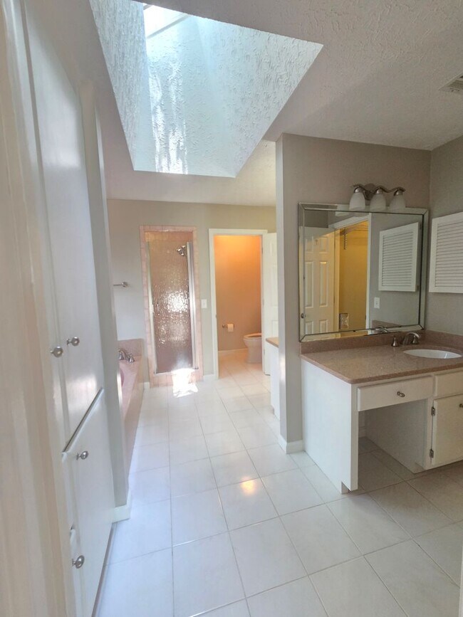 Building Photo - 6548 Mink Dr