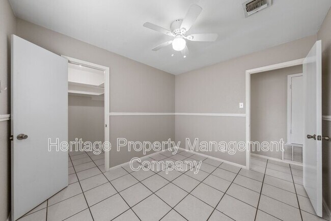 Building Photo - 7422 Stonehouse Dr