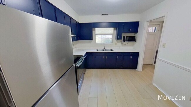 Building Photo - 5805 Nottoway Ct