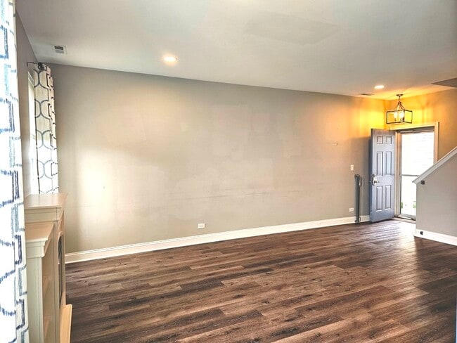 Building Photo - 306 Parkside Dr