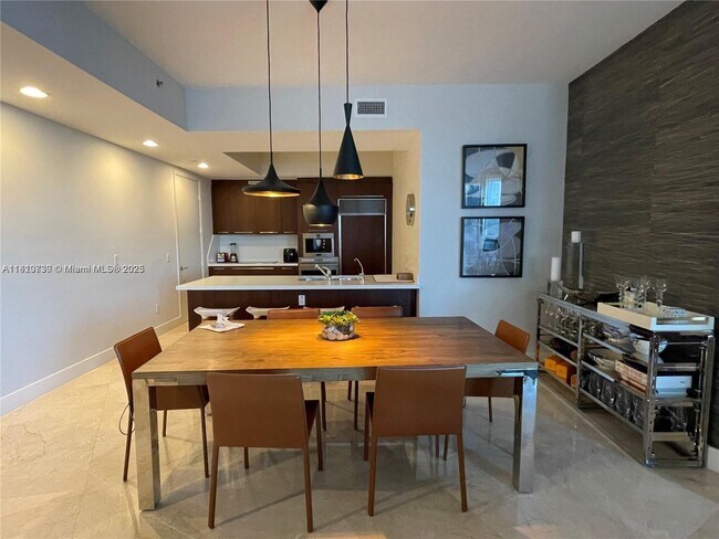 Building Photo - 15901 Collins Ave