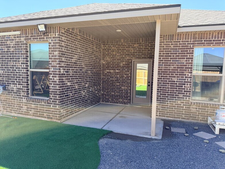 Building Photo - 421 Graze St