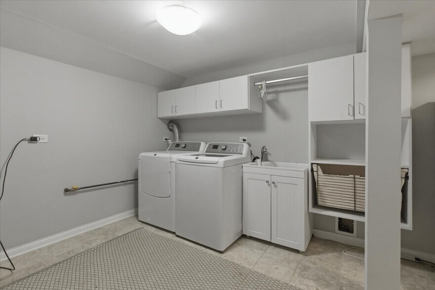 Building Photo - 1828 W Berenice Ave