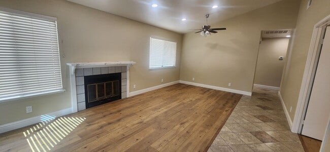 Building Photo - Updated 3 Bedroom 2 Bathroom Home in Pocke...