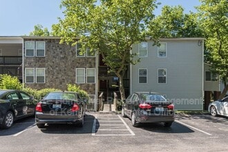 Building Photo - 2414 Lake Park Rd