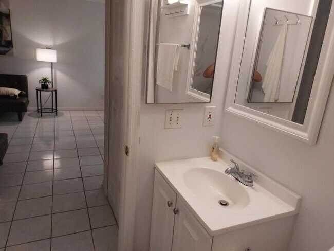 Building Photo - 2989 Sir Hamilton Cir