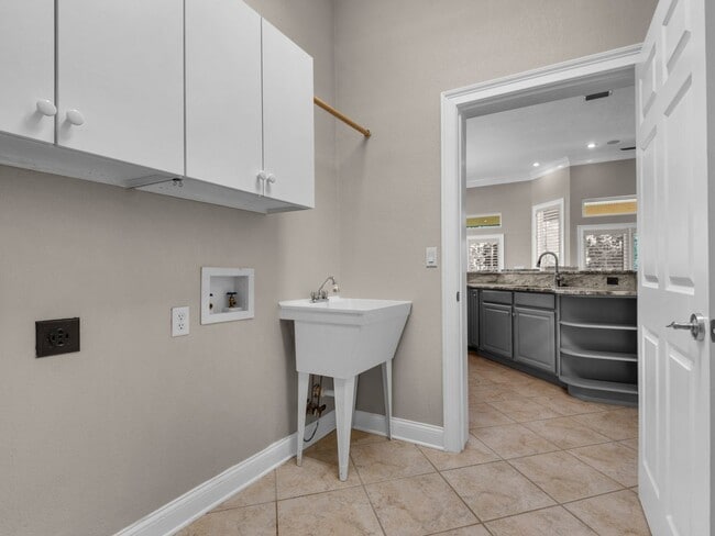 Building Photo - Gorgeous 3B/2.5B Home in Emerald Lakes Gat...