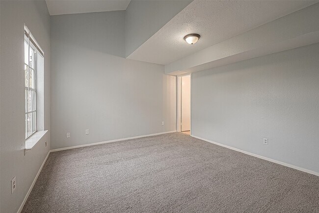 Building Photo - 9809 Richmond Ave.